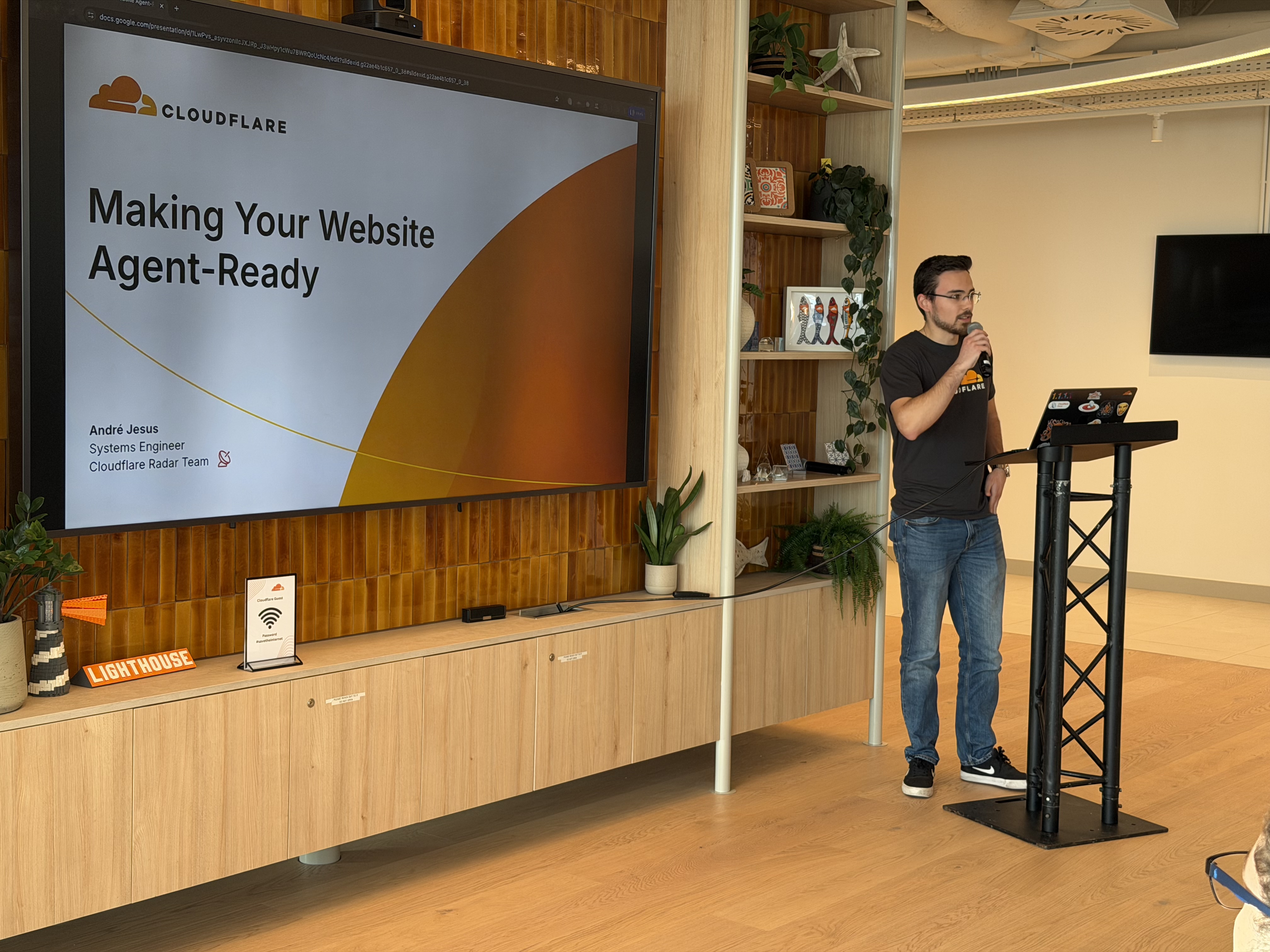 April 14 Cloudflare Lisbon meetup crowd