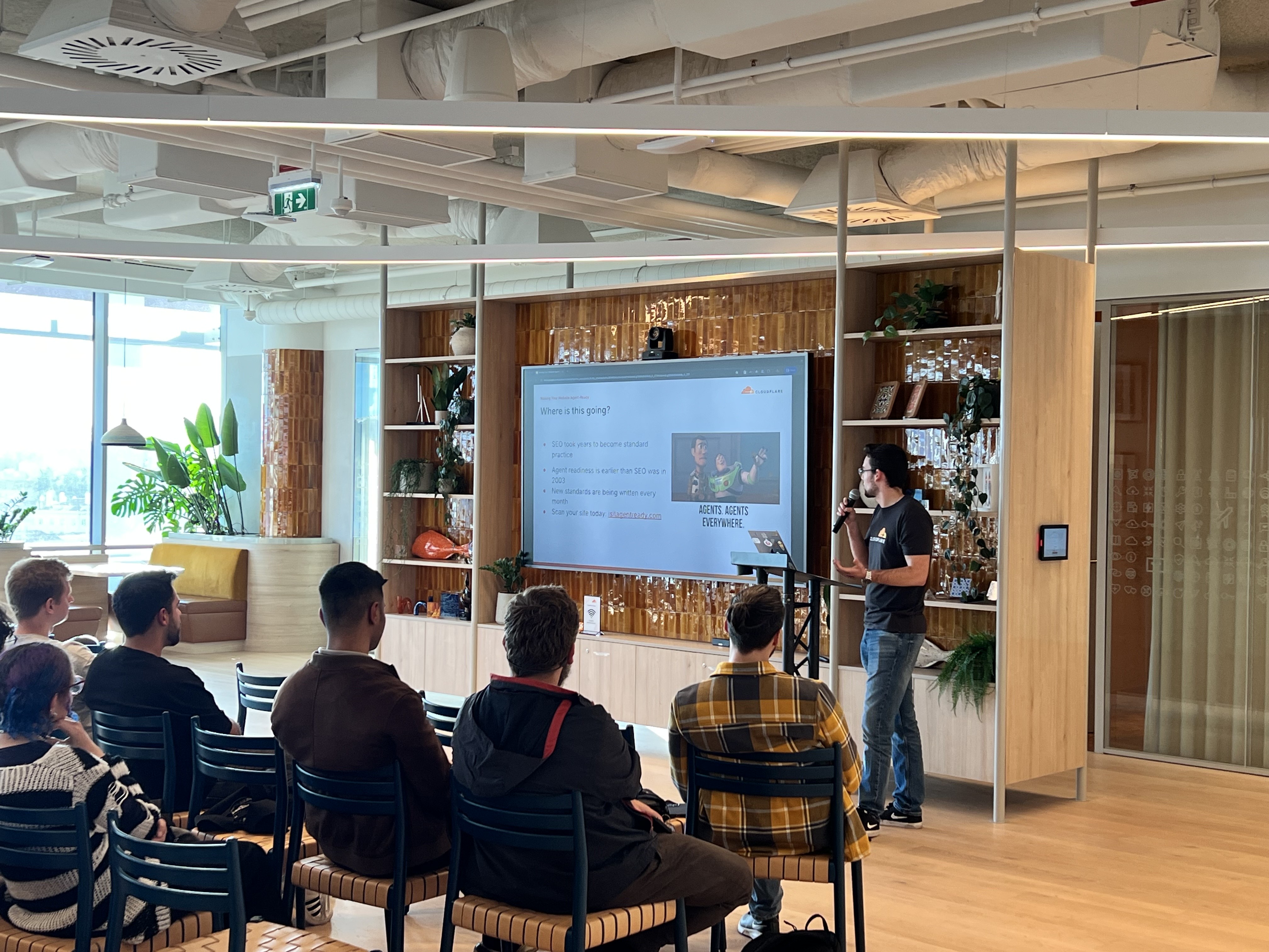 Event moment from the April 14 meetup in Lisbon